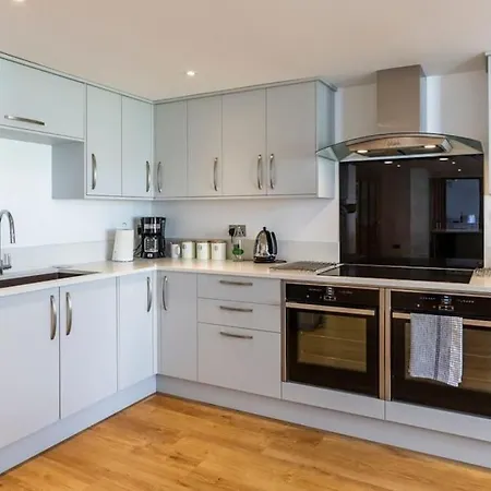 15 The Crescent - Cornwall *