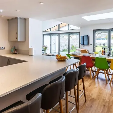 15 The Crescent - Cornwall